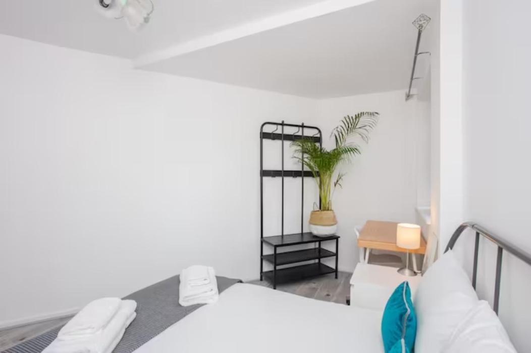Modern & Spacious 2bd In Limehouse * London