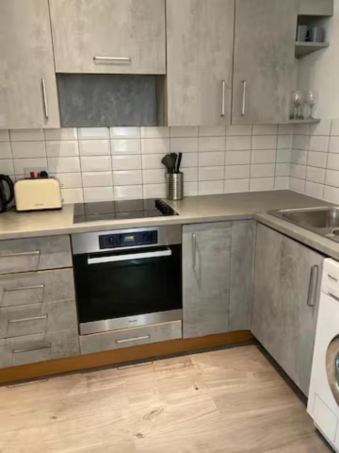 Modern & Spacious 2bd In Limehouse London
